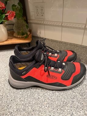 Keen Men's Red and Black Low-Top Sneakers Water Resistant Sz 13